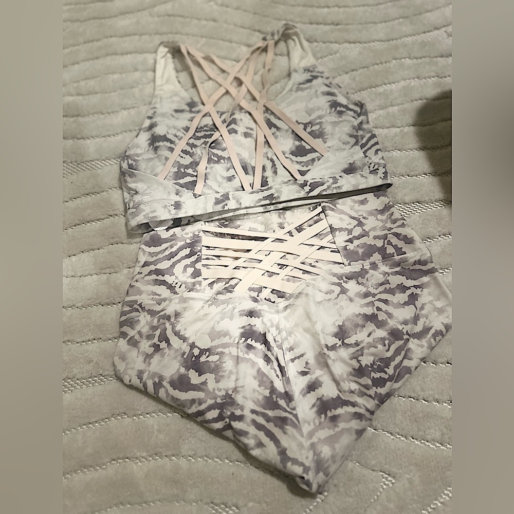 Fabletics Powerhold Bra and Leggings Set (2 ITEMS)